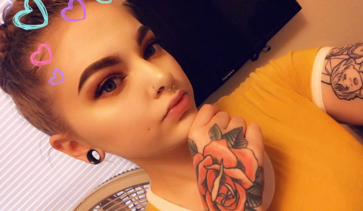 goddess_me_m's tweet photo. Who want to see me nudes rn? Follow heart and rt I'll show you one time for live nudes pic of me😋😋😋😋,

#horny #dick https://t.co/ot2QkcCL3D