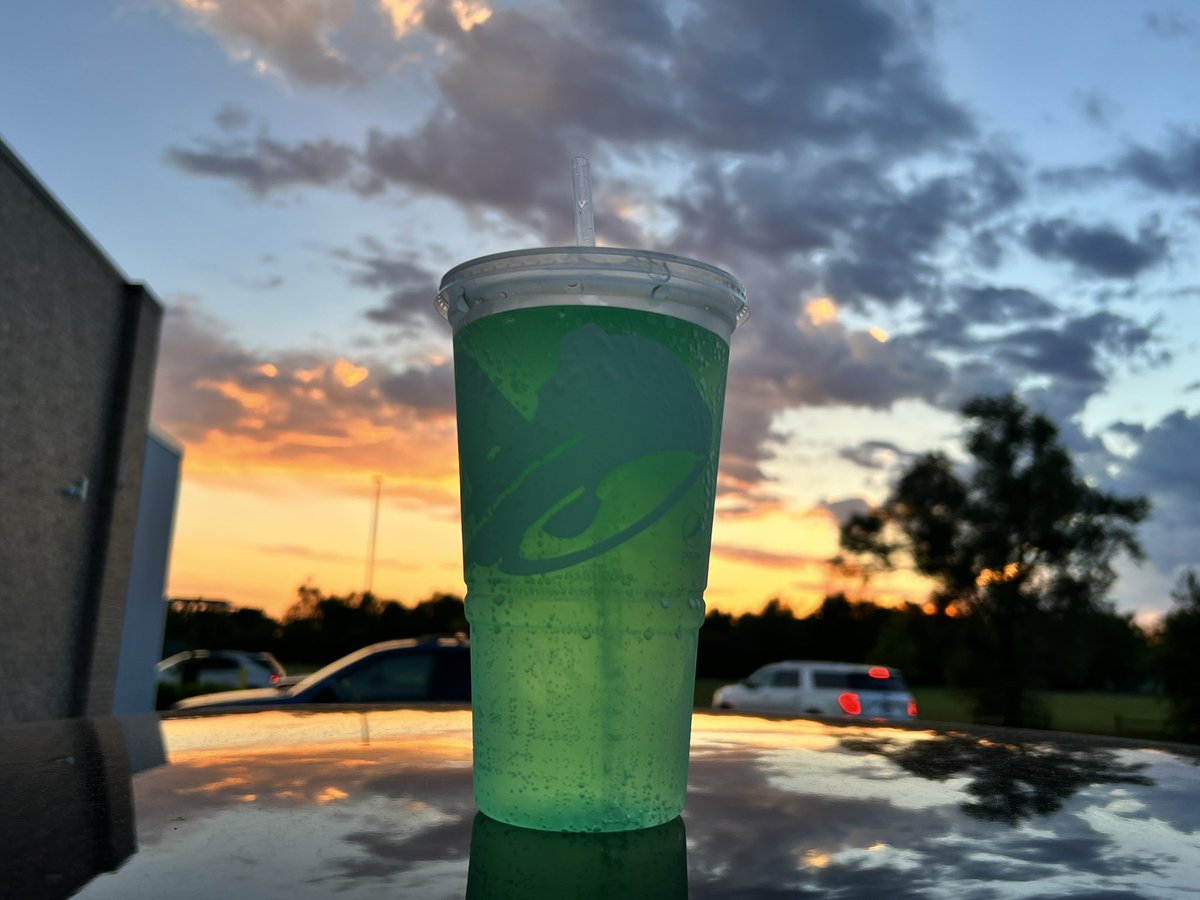 gostytoasty1's tweet photo. Nothing like an aesthetic Baja blast pic😊
@tacobell #bajablast #tacobell #keepinitcool https://t.co/mpvi7Iy7EB