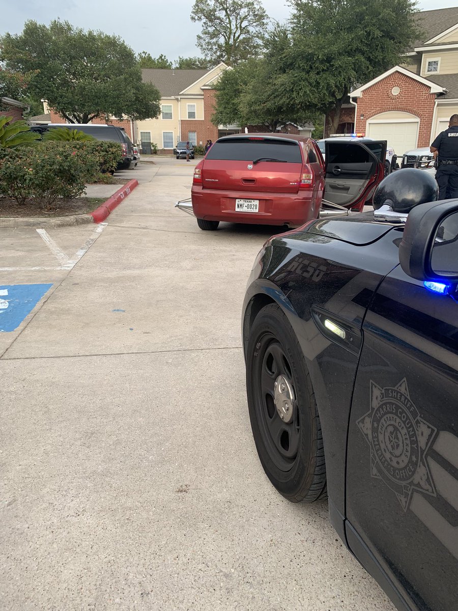 HCSO_PSSB's tweet photo. While participating in the #HarrisCountySafe initiative, D2 CRU initiated a traffic stop at the 5300 block of Aldine Bender Rd. The driver failed to pull over as it entered an apartment complex at 5335 Aldine Bender Rd. (1/2) @HCSOTexas @HCSO_D2Patrol https://t.co/2Zh3P4STjg
