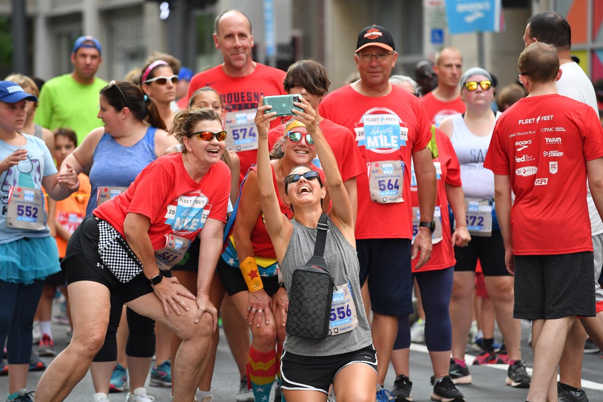 LibertyMile's tweet photo. What a memorable night! What was your favorite moment!? We would like to give a special thanks to our partners - @fleetfeetpitt, @fedex, @brooksrunning, @upmchealthplan, @iclight and @UPMCSportsMed &amp; our volunteers for making Pittsburgh’s fastest road race possible! 

#runwithp3r https://t.co/RsLBcm89eB