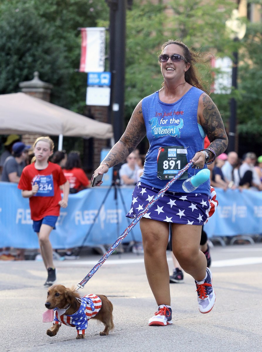 What a memorable night! What was your favorite moment!? We would like to give a special thanks to our partners - @fleetfeetpitt, @fedex, <a href="/brooksrunning/">Brooks Running 💙</a>, @upmchealthplan, <a href="/iclight/">Cyndee Pillow</a> and @UPMCSportsMed &amp; our volunteers for making Pittsburgh’s fastest road race possible! 

#runwithp3r