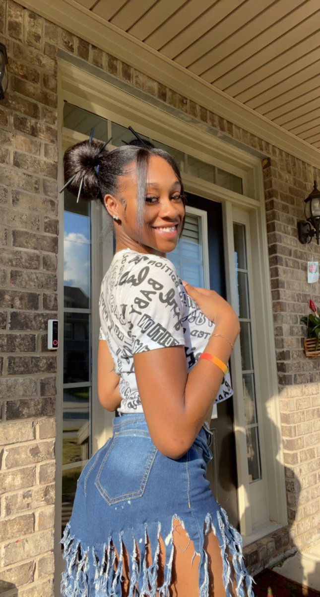 wholelottapresh's tweet photo. #WhosWhoOfUWG 
- Call me Jada or Presha 💢
- C/o 22
- Biology major
- Too Lit, Good Vibez, Mad Pretty
- Multi-talented https://t.co/3sXEIVLZUn
