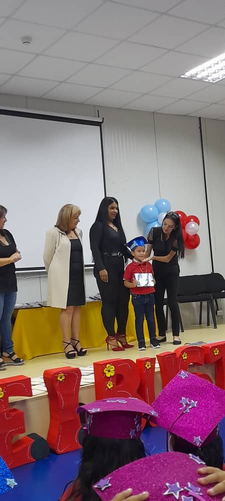 Acto de prosecución de los niños y niñas del CEI Bustamante, año escolar 2021-2022.