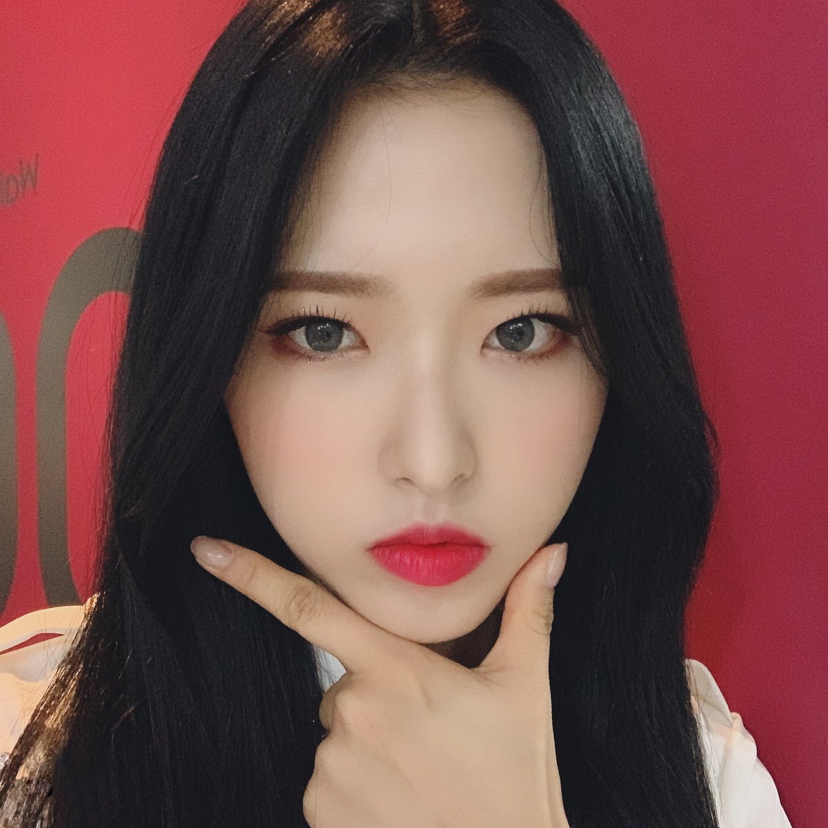 moobiusverse's tweet photo. Quería darme un paseo por las calles de Seoul y que me voy percatando que mucha gente anda hablando del #𝚃𝙷𝙴𝕭𝐋𝐀𝐂𝐊_𝕸𝐀𝐌𝐁𝐀🐍 dicen por ahí que las chicas @myaestralle son tremendas reinas and I'm convinced of it que voy entrando al #스타걸𝚌𝚘𝚛𝚎. 🫶🏻

-- #𝑠eikoう🐺 https://t.co/CD4nPdqbip