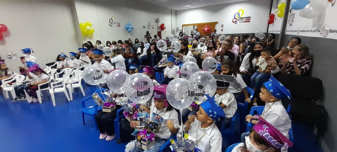 Acto de prosecución de los niños y niñas del CEI Bustamante, año escolar 2021-2022.