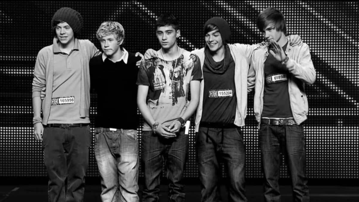 updatecharts's tweet photo. One Direction - 23/07/2010 

Harry, Zayn, Liam, Louis e Niall formavam no The X Factor o que viria ser um dos grupos mais icônicos da indústria musical. https://t.co/4ZhEzMm4zN