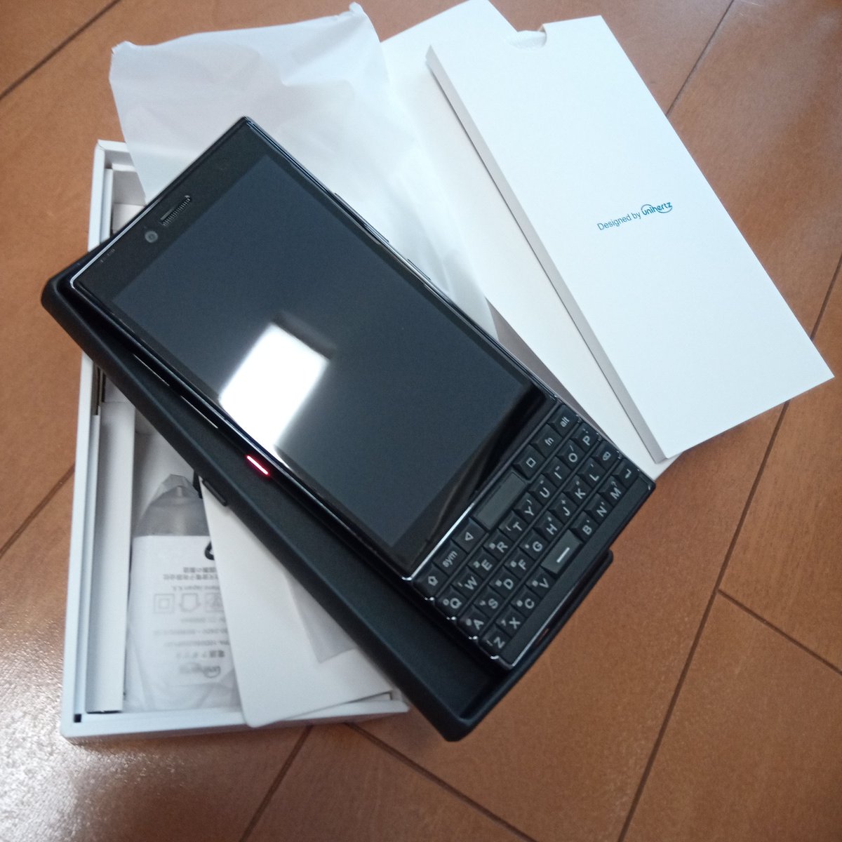 Ugaim's tweet photo. フィルムもカバーも付いてるのが助かる。#titanslim https://t.co/eAcaH2O2Uz
