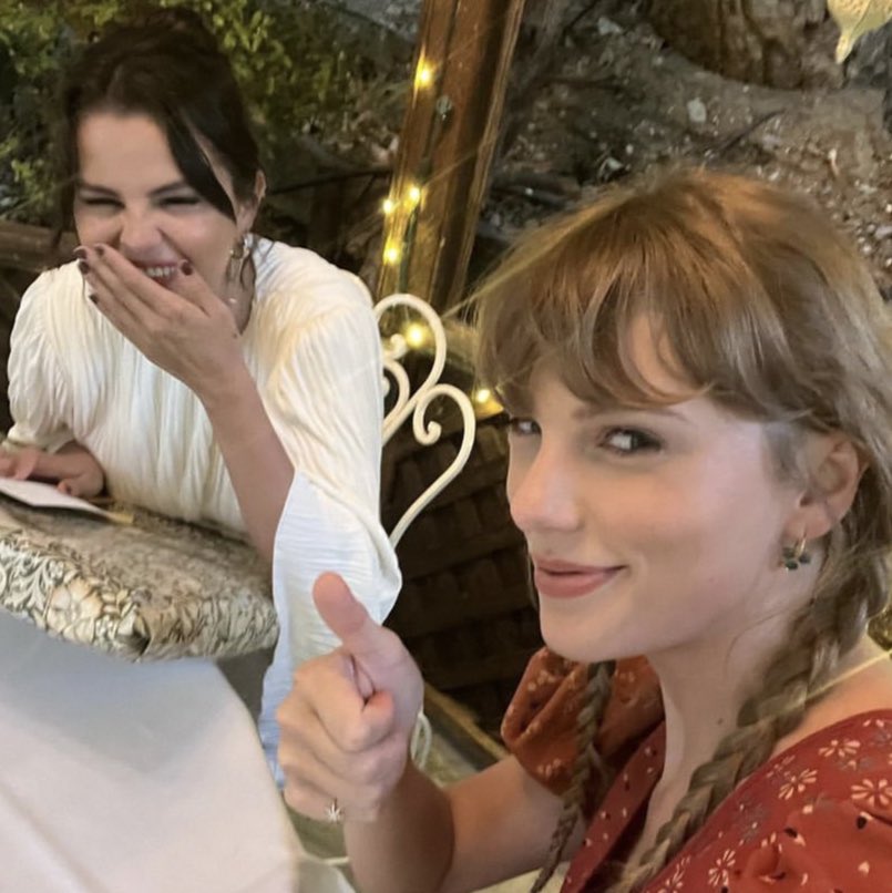 PopBase's tweet image. Selena Gomez celebrates her birthday with Taylor Swift in new photos.