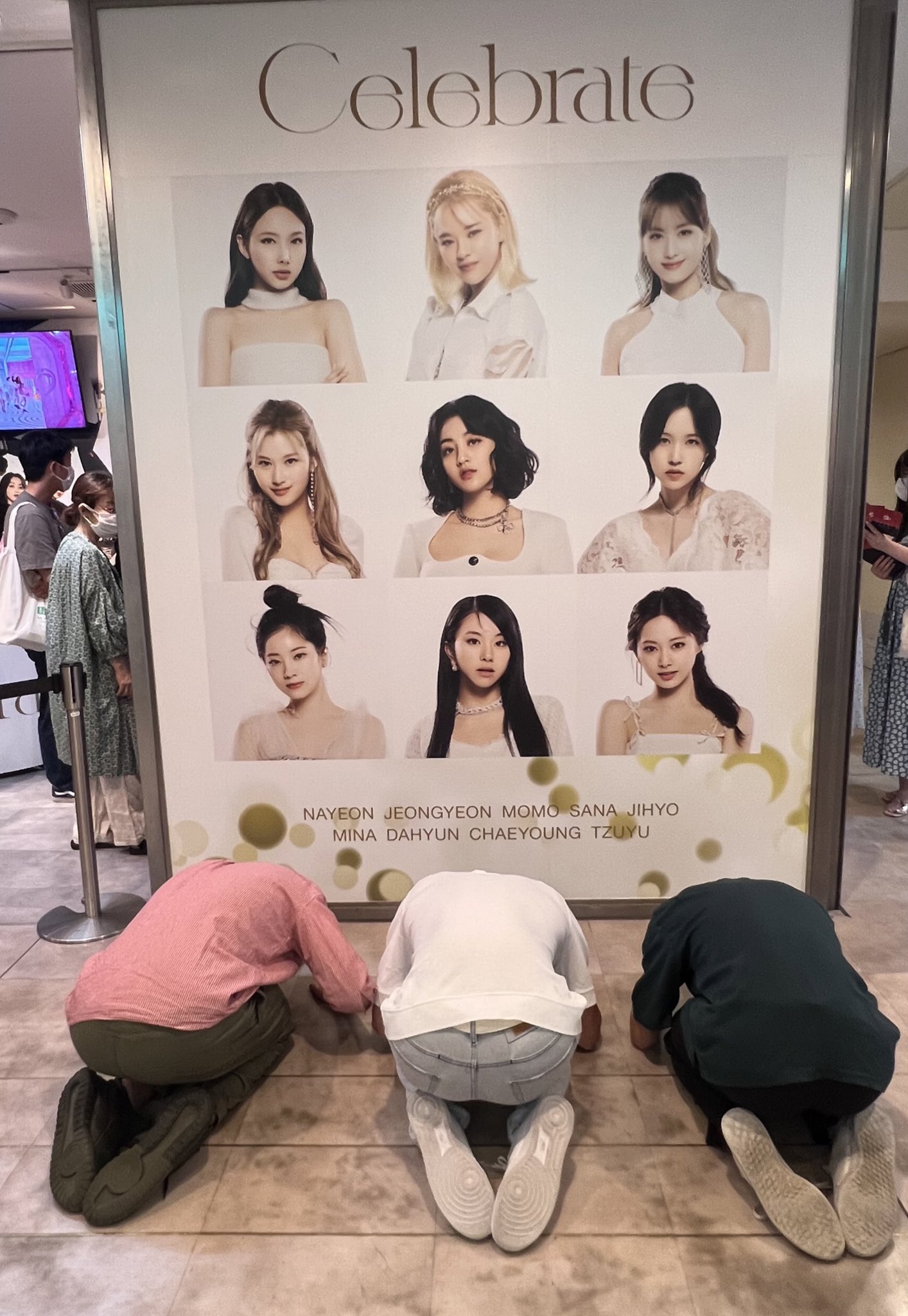 FYUm17bXgAAr_R1?format=jpg&name=large