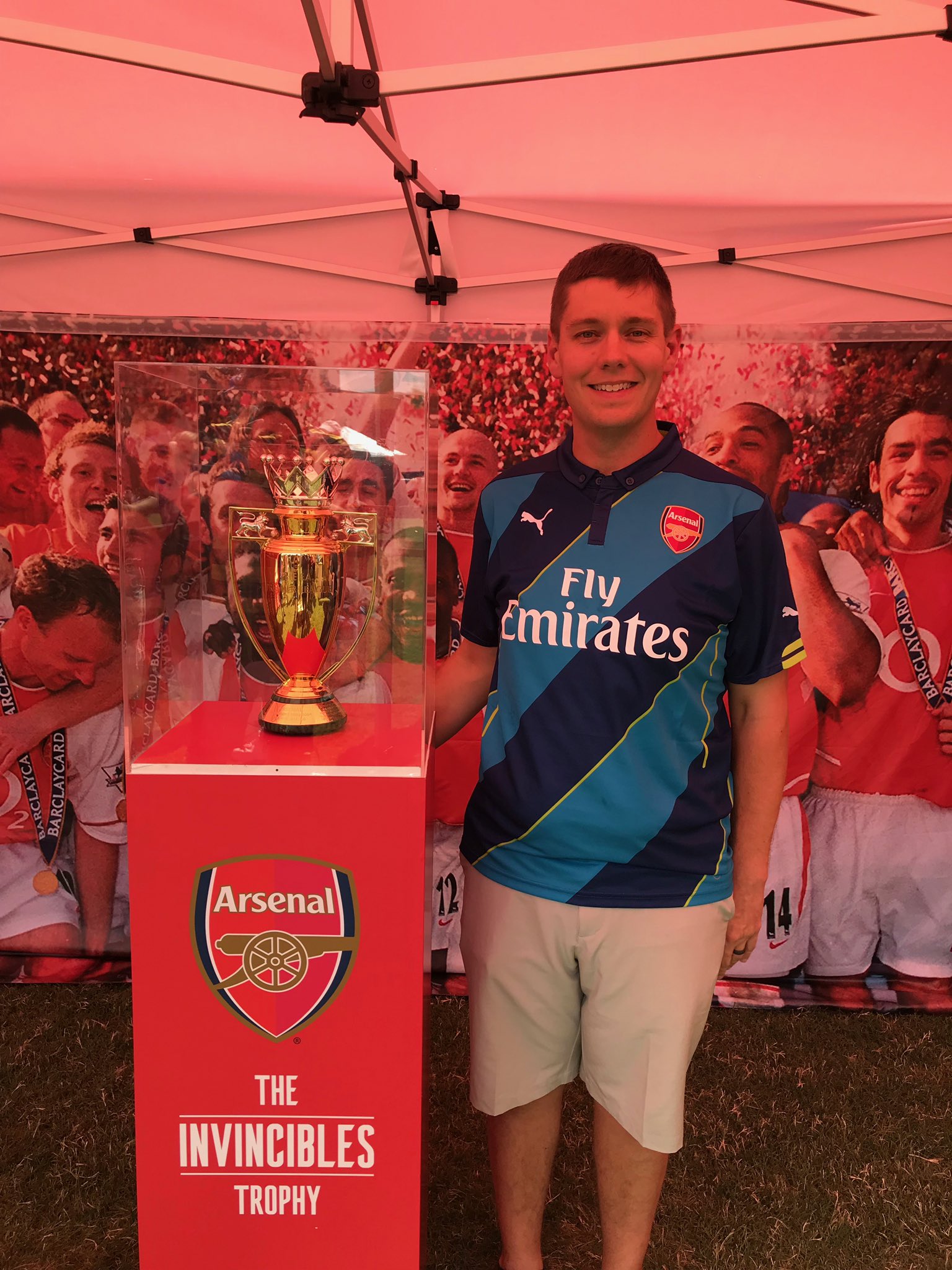3. Body Paint Arsenal Fan Ignites Stadium Buzz - 9pb1tos