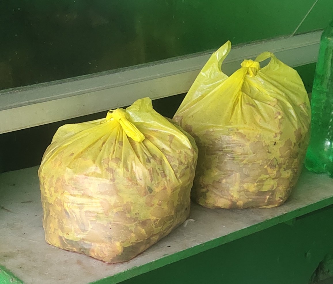 #MEENDUMMANJAPAI
In Coimbatore District In Some Shops, Hotels, Butcher Shops, Grocery Shops Using #YELLOWCOLOR One Time Use Plastic Bags. How come its Curriculating in the Name Of Manjapai ?
@LeninWrites @KrishnarajVijay @CbeCorp @CollectorCbe @supriyasahuias @CMOTamilnadu