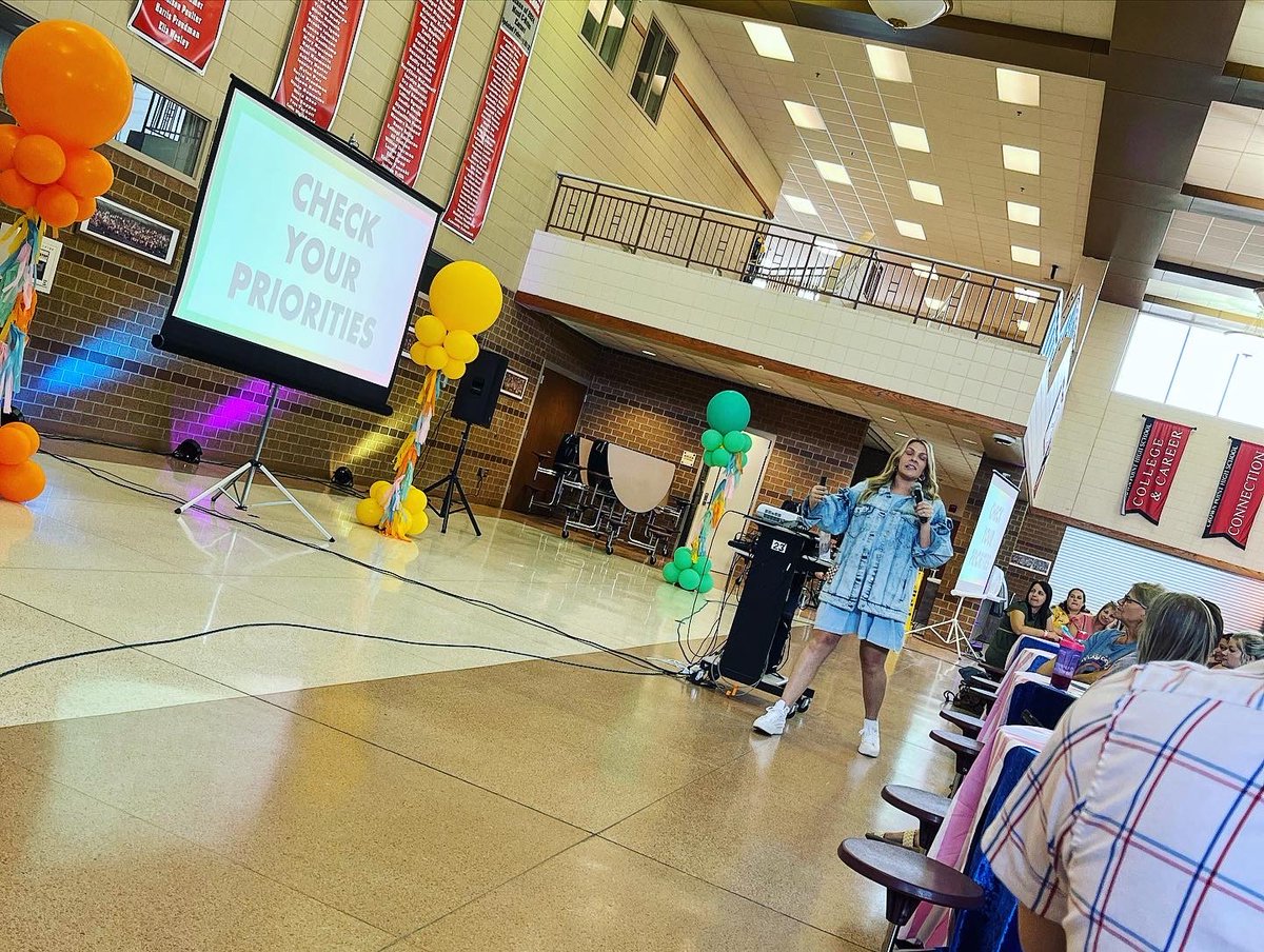 “Got our teach on” today 🧡🍎💛 #gytoxindiana  #Day1  
<a href="/Mrs_Hudi/">Mrs. Hudi</a>  <a href="/heyhopeking/">Hope King</a> <a href="/heywadeking/">Wade King</a> <a href="/getyourteachon/">Get Your Teach On</a>