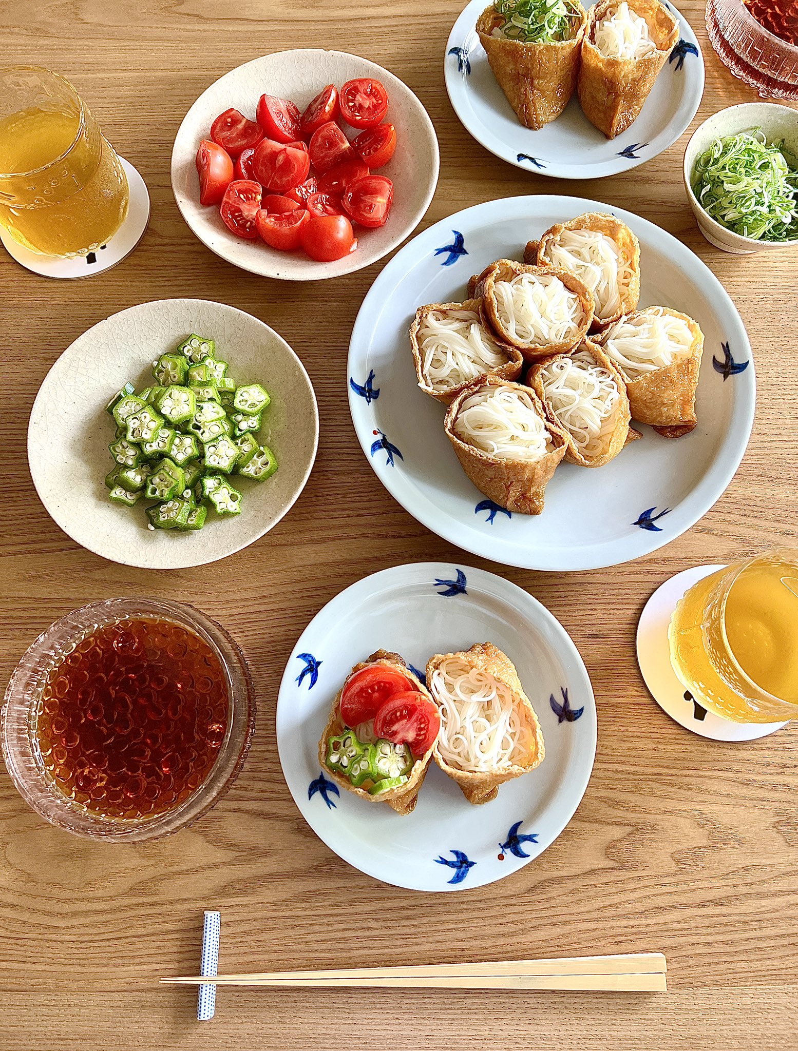 ぱんくま いなりに入れるだけで美味しい そうめん稲荷 めんつゆに付けなくても いなりの甘さだけでも十分 オクラや刻みネギにめんつゆを少しつけ のせて食べるのもおすすめ そうめん3束で大体いなり10個分 食が進むから夏場のお昼ごはんで重宝し