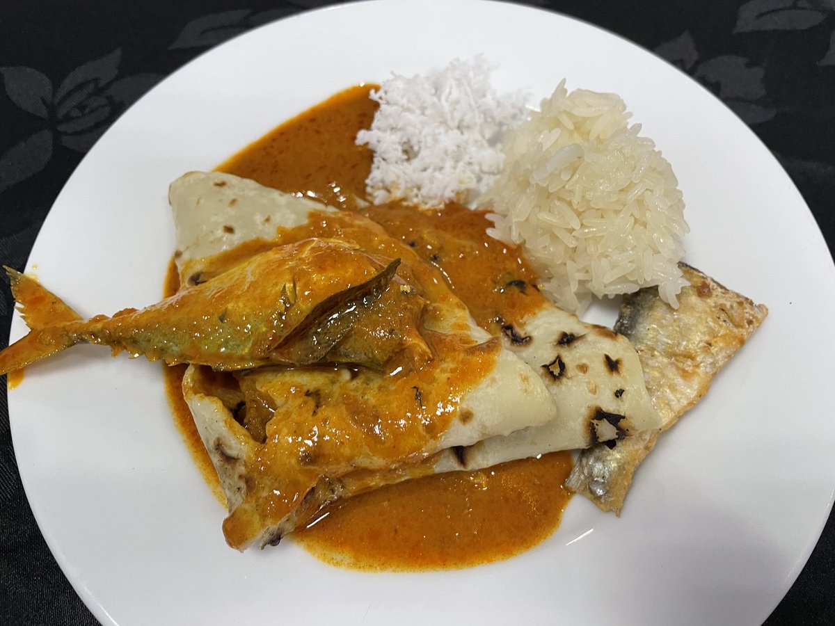 ahmadmaslan's tweet photo. #PekNga Kari / Gulai Ikan Kembong

#Pulut Ikan Kering &amp; Kelapa

#Sarapan di #AlorStar #Kedah bersama DS Jamil Khir &amp; D Arifin Man

⭐️💥👌👍✅ https://t.co/othXN11zCe