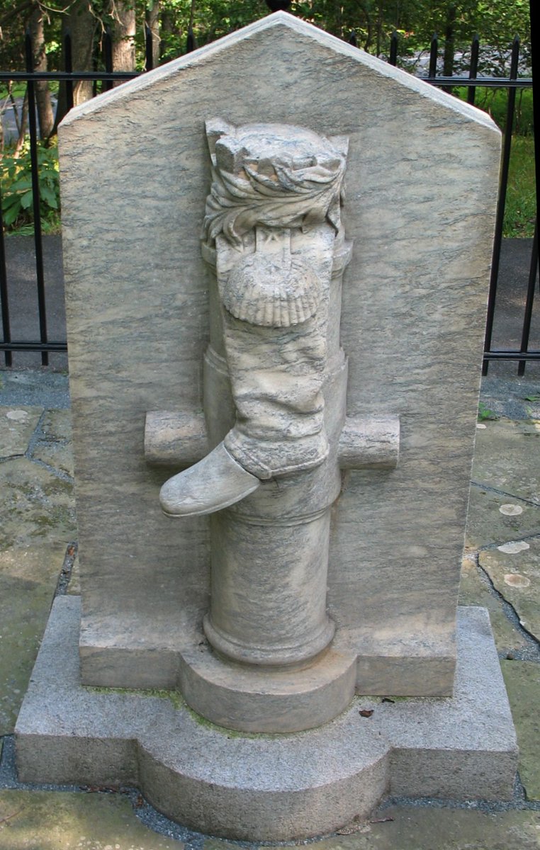 jebain1's tweet photo. What's the difference between Donald Trump and Benedict Arnold?  Benedict Arnold had 1 non-treasonous leg and Donald Trump had bone spurs. https://t.co/ITjcerAUIx https://t.co/XwLLmnZC0S