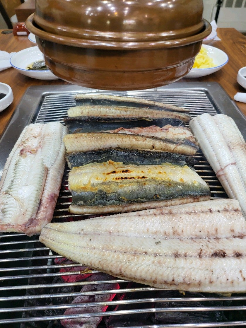 parkh37t's tweet photo. 오늘도 맛나게 먹어보자! #장어구이 (@ 장어대가 in 수원시, 경기도) https://t.co/uZuuSTSoqJ https://t.co/OTqaoubq1x