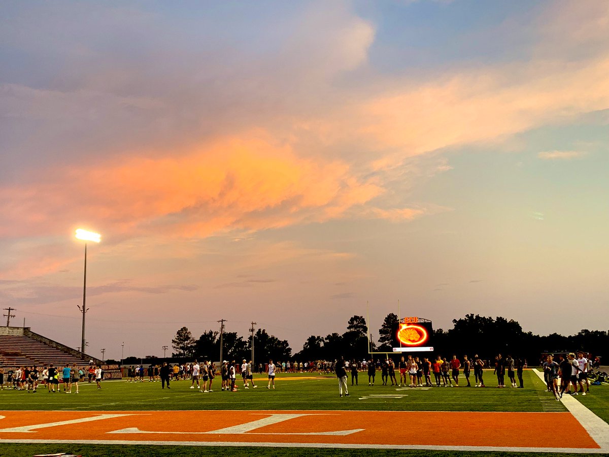 Lgodwin361's tweet photo. East Central University in beautiful Oklahoma did not disappoint! Great competition, motivational coaching, and good vibes!  #ECU #Tigers #AdaOk @landon_godwin @ECUCoachKMac https://t.co/lxtN6mQrFD