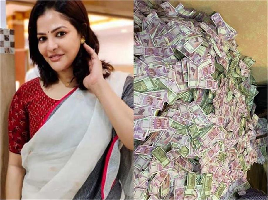 punjabkesari's tweet photo. कौन हैं अर्पिता मुखर्जी? जिनके घर ED को छापेमारी में मिला 20 करोड़ कैश, TMC से क्या है उनका नाता
https://t.co/awFu2CUHlI
#ArpitaMukherjee #cashcorruption #bengal #parthachatterjee #ed #teacherscam https://t.co/dzygQY7T25