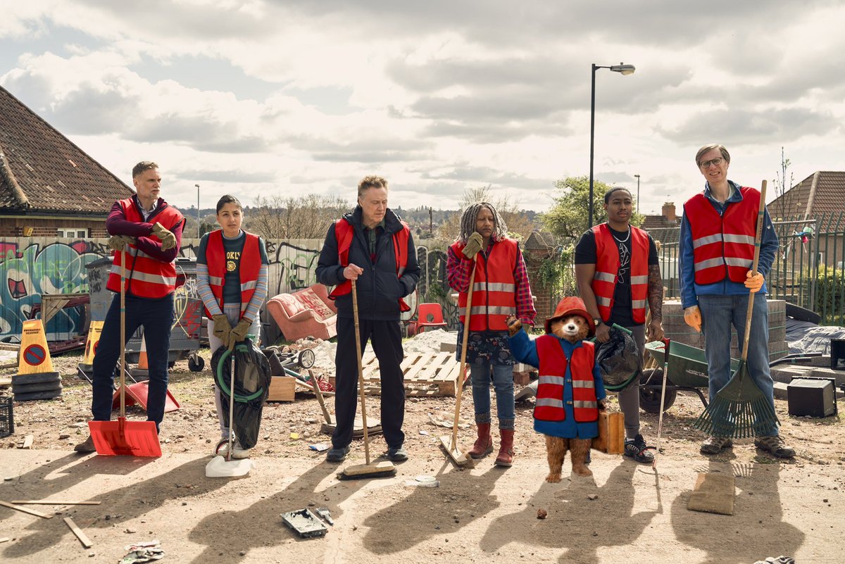 jaythechou's tweet image. I Photoshop paddington into a movie or TV show until I forget: Day 501 #theoutlaws