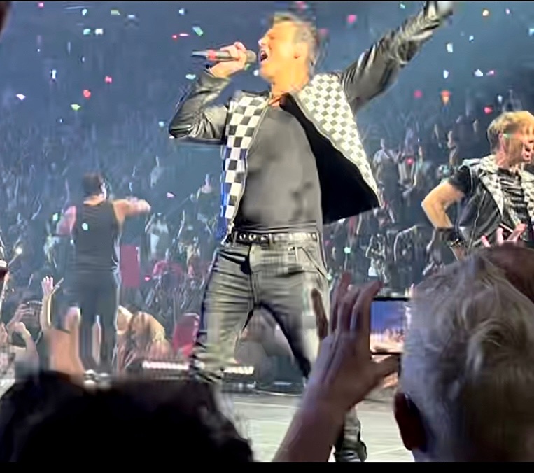 IrishHeatherZ's tweet photo. Thanks for making me feel 18 again! #nkotbmixtapetour2022 https://t.co/pgJ2NVFrlp