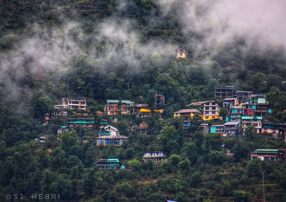 shishirjois's tweet photo. Be like a mountain, aim to touch the sky but stay rooted to the ground.....🏞️🌄
.
.
#mountains #revar #naturelovers #endlessmountains #green💚 #leh #ladakh #kasmir #himachalpradesh https://t.co/SQIpbaL2kh