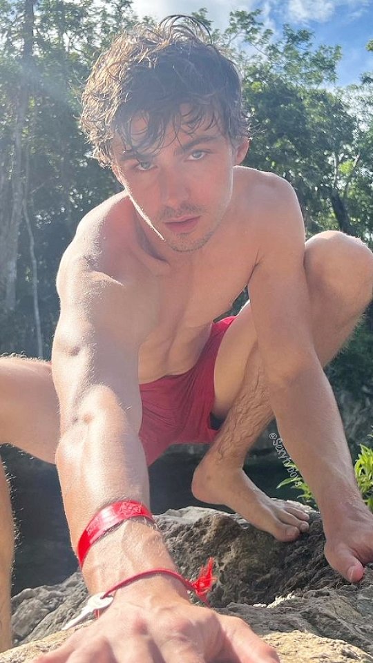 Mis Famosos Favoritos 🔥 on Twitter: "Miles Heizer https://t.co/uspQft6Z9J" / Twitter