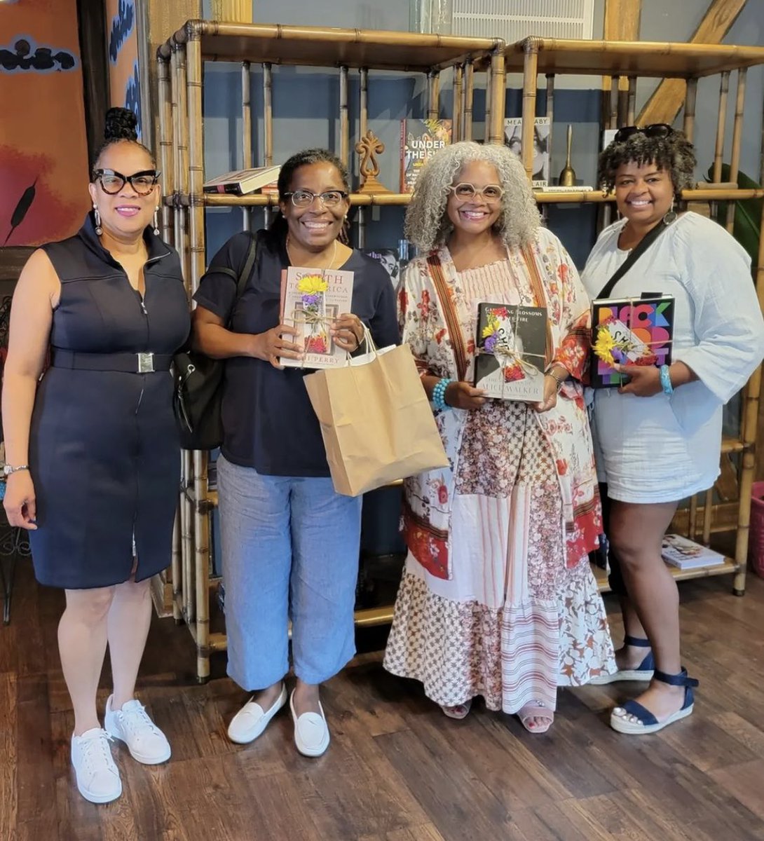 Ida's Bookshop tweet media