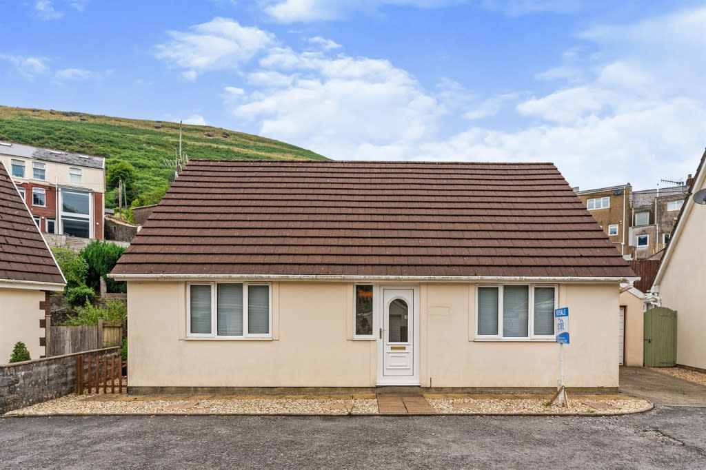 Peter Alan on Twitter "Park Avenue, Ogmore Vale, Bridgend A well presented two bedroom