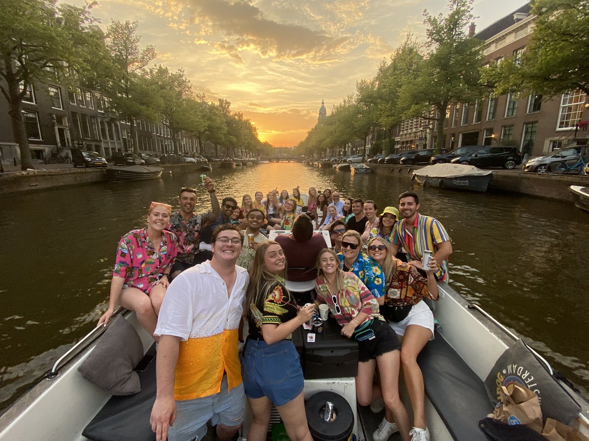 Boating round Dam + a few tinnies 🍻  = a better combo than a BK Whopper + fries 🍟

📸 Credit: Daisy Wright

#topdecker #feelreal #Amsterdam #Amsterdamtravel