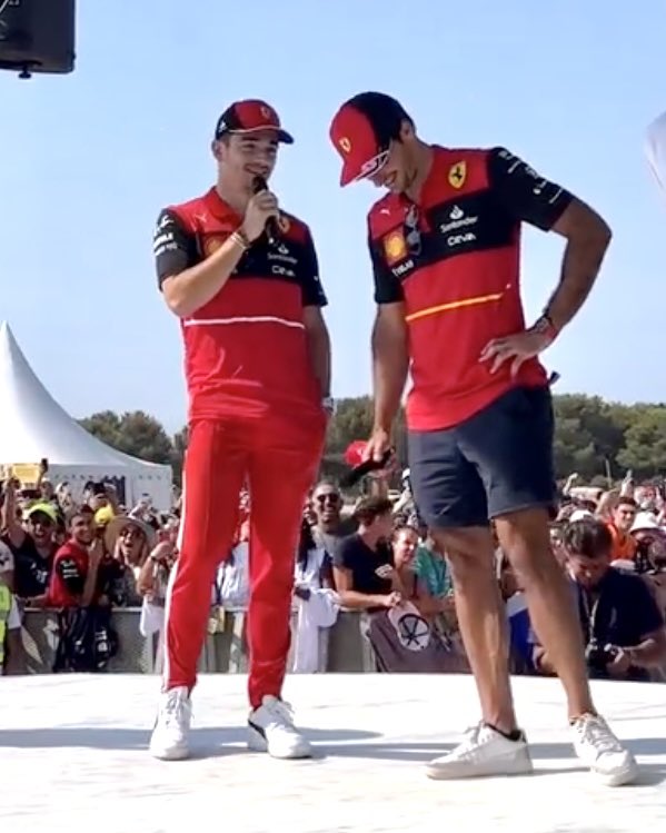 sainzcomfort's tweet photo. our boys on stage!! https://t.co/Wj2eqCCP7V