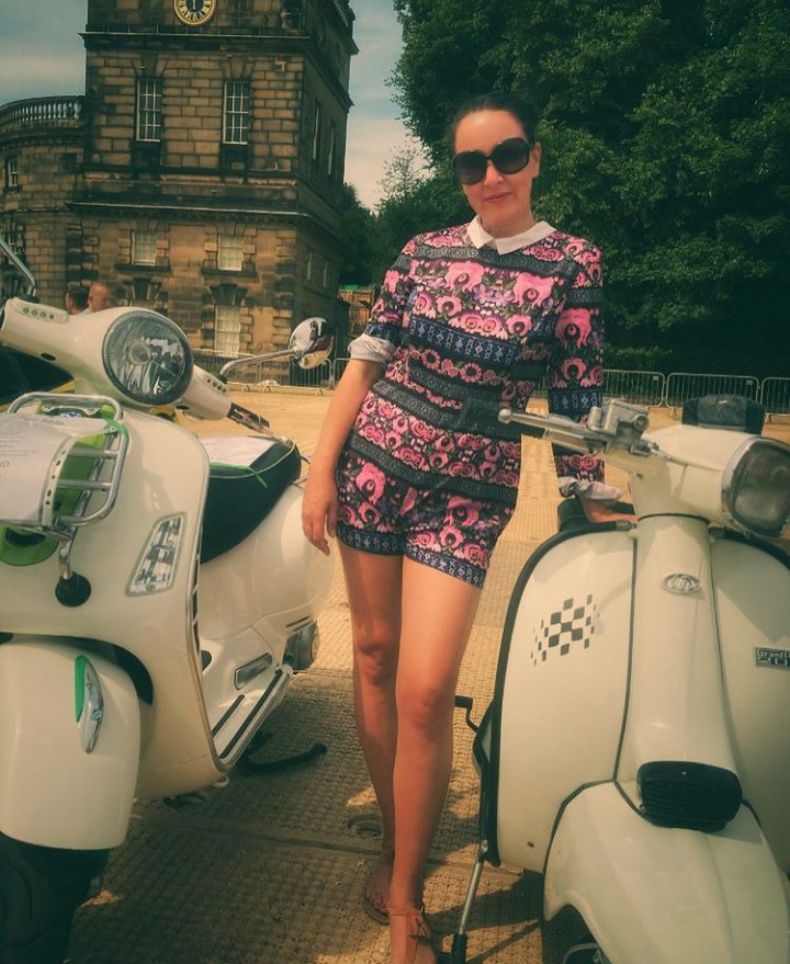 aero_kitkat's tweet image. Tune in to barrelhouseradio.com from 2-4pm today to hear @NickiDonohoe play her usual awesomely eclectic mix of music to make your ears happy and your feet move! 
@BHouseRadio #offthepeg