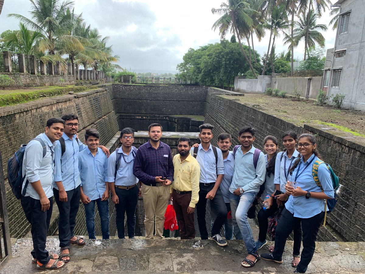 DeepKudatarkar's tweet photo. Water body : Panta's kot got open space
Location: Pritisangam Karad
Institute: Government College of Engineering Karad
Student : Deep Digambar Kudatarkar
#MissionAmritSarovar
#GCEK
#AICTE_India
#MoHUA
#jaldaroharsanrakshan https://t.co/1mElsAQYSS