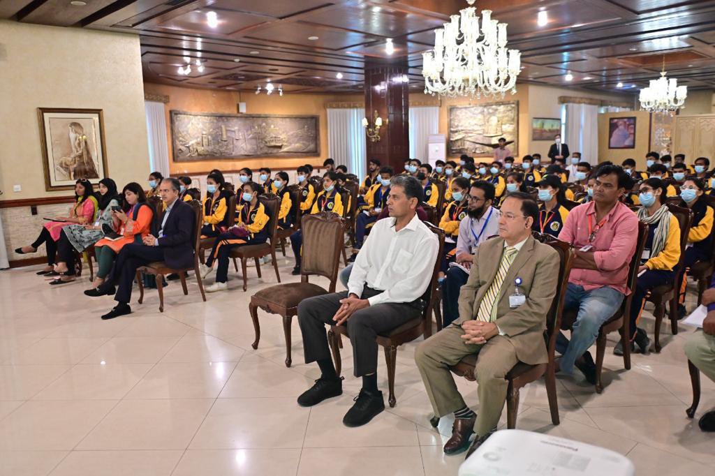 BBhuttoZardari's tweet photo. Delighted to interact with bright young minds from NJV school hailing from different districts of #Sindh at Ministry of Foreign Affairs today. 

Students were given a snapshot of 🇵🇰s diplomacy &amp; encouraged to pursue their dreams. Wish them a bright future &amp; nothing but success. https://t.co/PGjpnMPiSF
