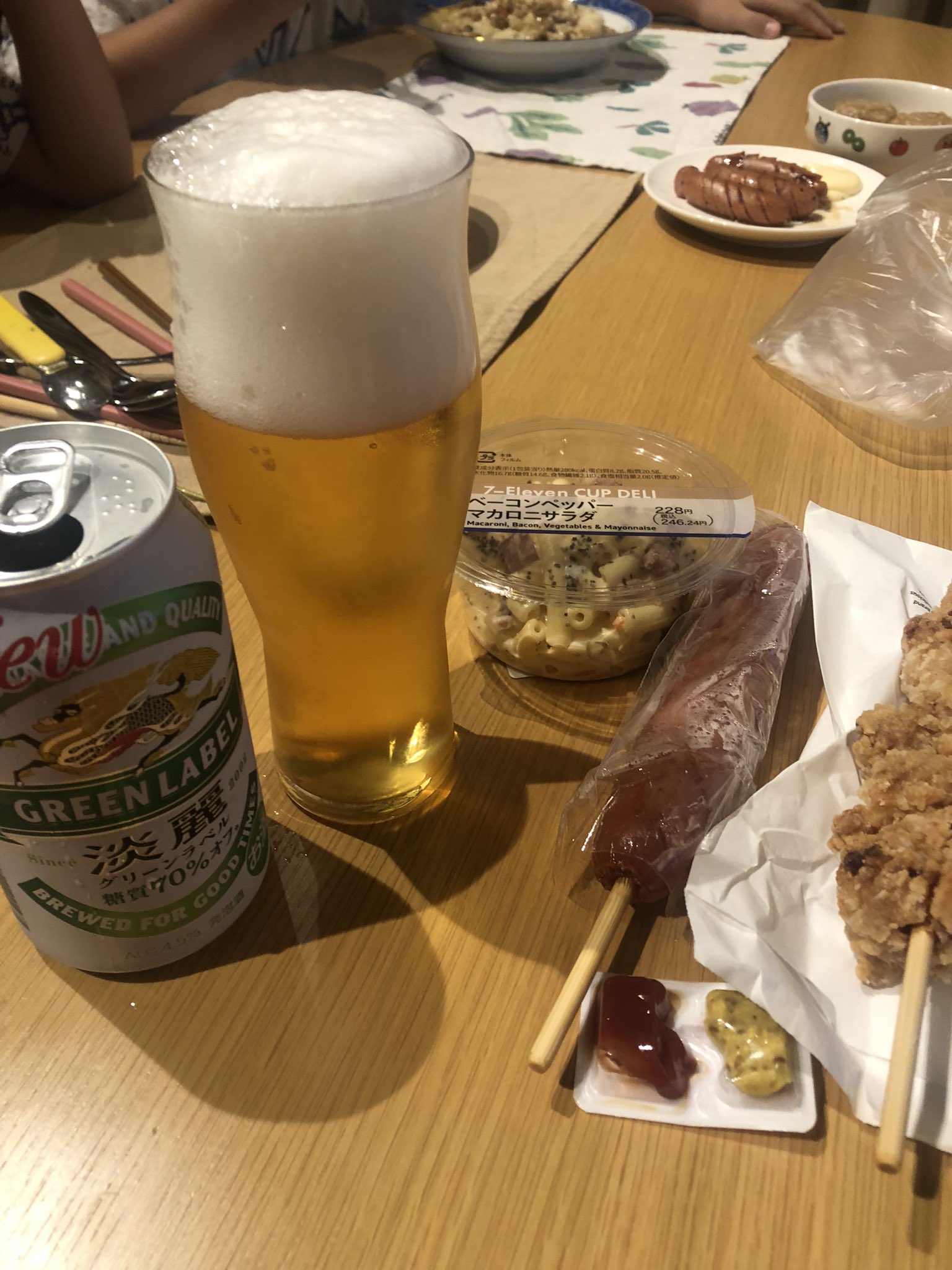 Sai 久しぶりのビール 風呂上がりのビール最高です つまみはセブンです 唐揚げ棒 子供に取られた T Co 9gm7a3nxs7 Twitter