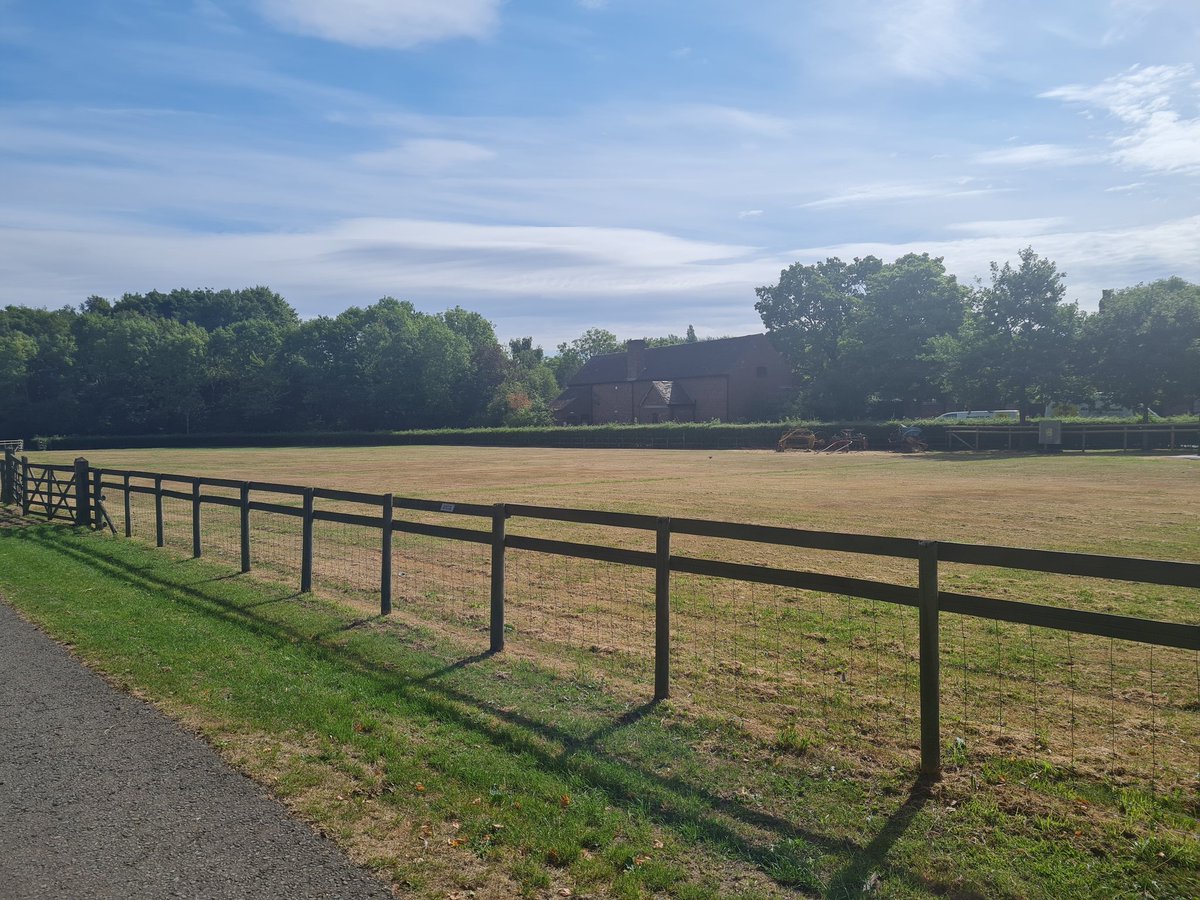 fmath75's tweet photo. It's a beautiful morning in the Sandwell Valley. And looks like they are setting up for an event later. Baton relay maybe? #walkaday #holidayfitness #5kaday https://t.co/TFVvmqHo3O