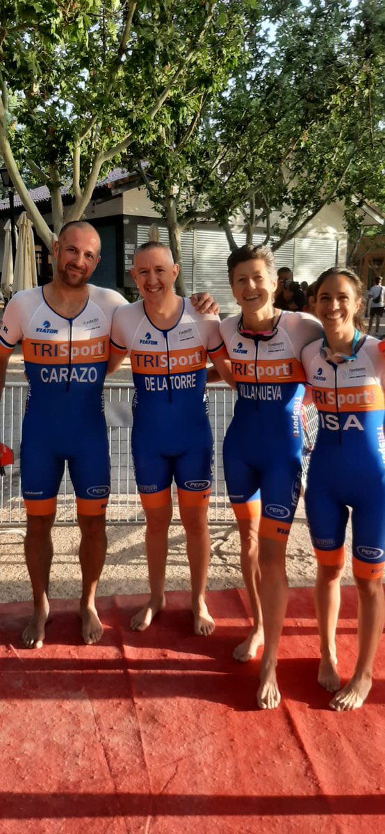 Participar en un triatlón, mola pero si además lo haces por equipos mixtos..... mola más. Hace unos días Víctor, Isa, Iván y Olga se lo pasaron en grande en el Triatlón de la Casa de Campo de Madrid.