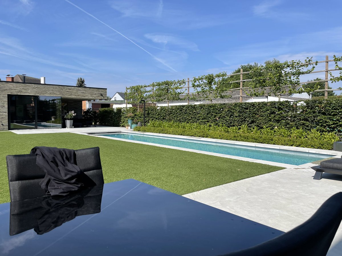 ベルギー2日目
日本とは時間の流れが全く違うように感じる
昼間はまったりして夜また騒ぎに行きます😇