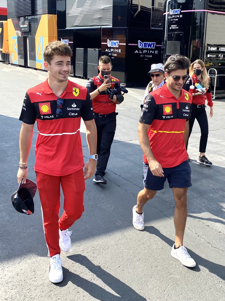 sainzcomfort's tweet photo. walking into quali day 🚶‍♂️🚶‍♂️ https://t.co/xpkfyvlxXB