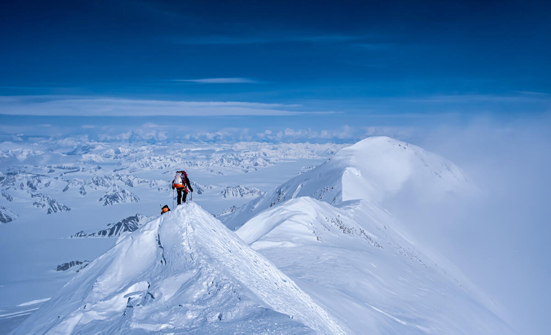 NatGeoEducation's tweet image. “I think falling in love both with winter and also mountains from a very young age is what ignited all of it for me,” said #NatGeoExplorer Alison Criscitiello speaking from Mount Logan&apos;s summit plateau as part of our #ExplorerClassroom. Photo by Zac Robinson