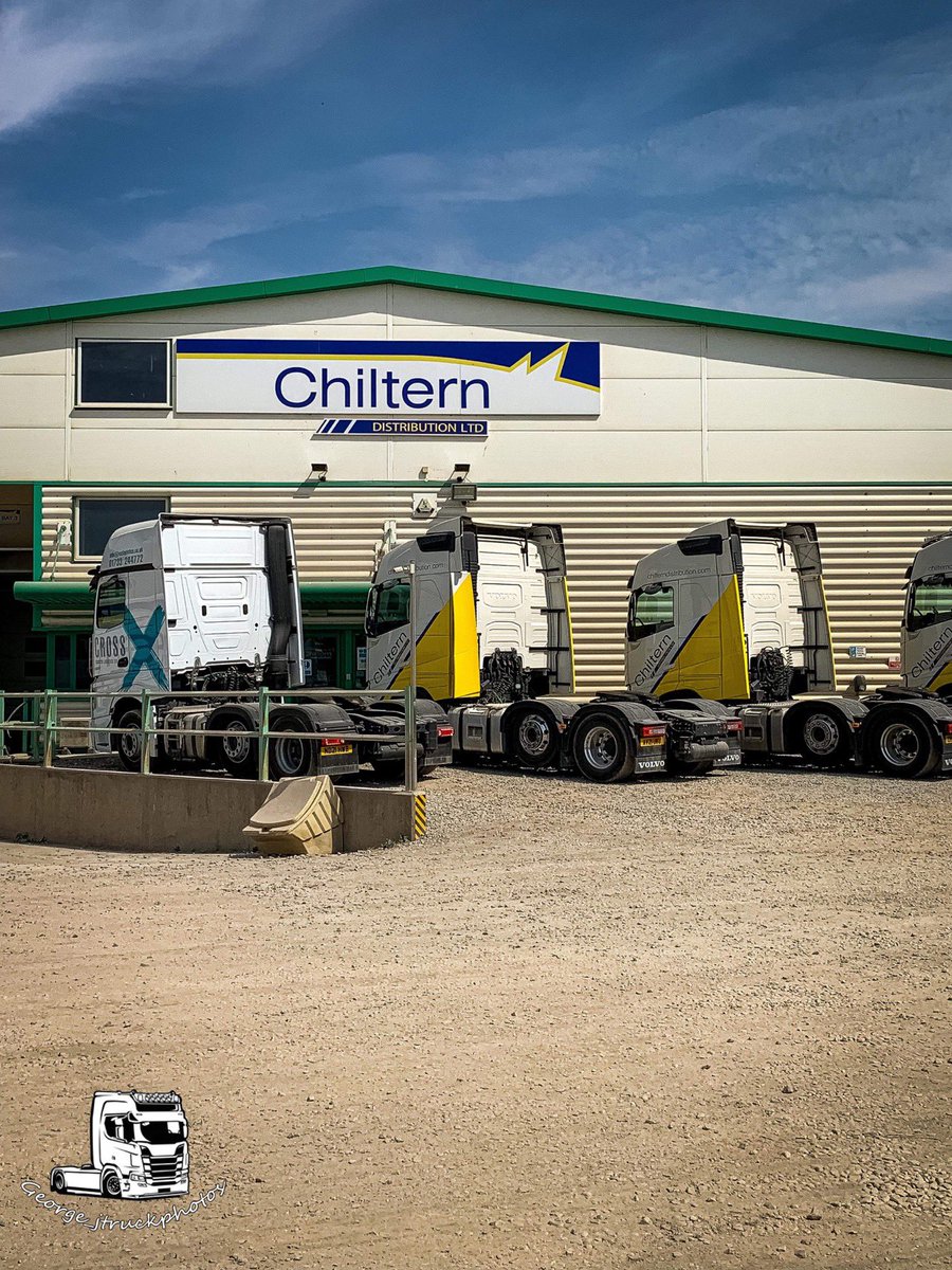 ChilternDist's tweet image. It’s been a hot week… we hope you’ve all managed to stay cool. Happy weekend everyone #scaniatrucks #volvotrucks #keepontrucking #mercedestrucks 📸☀️