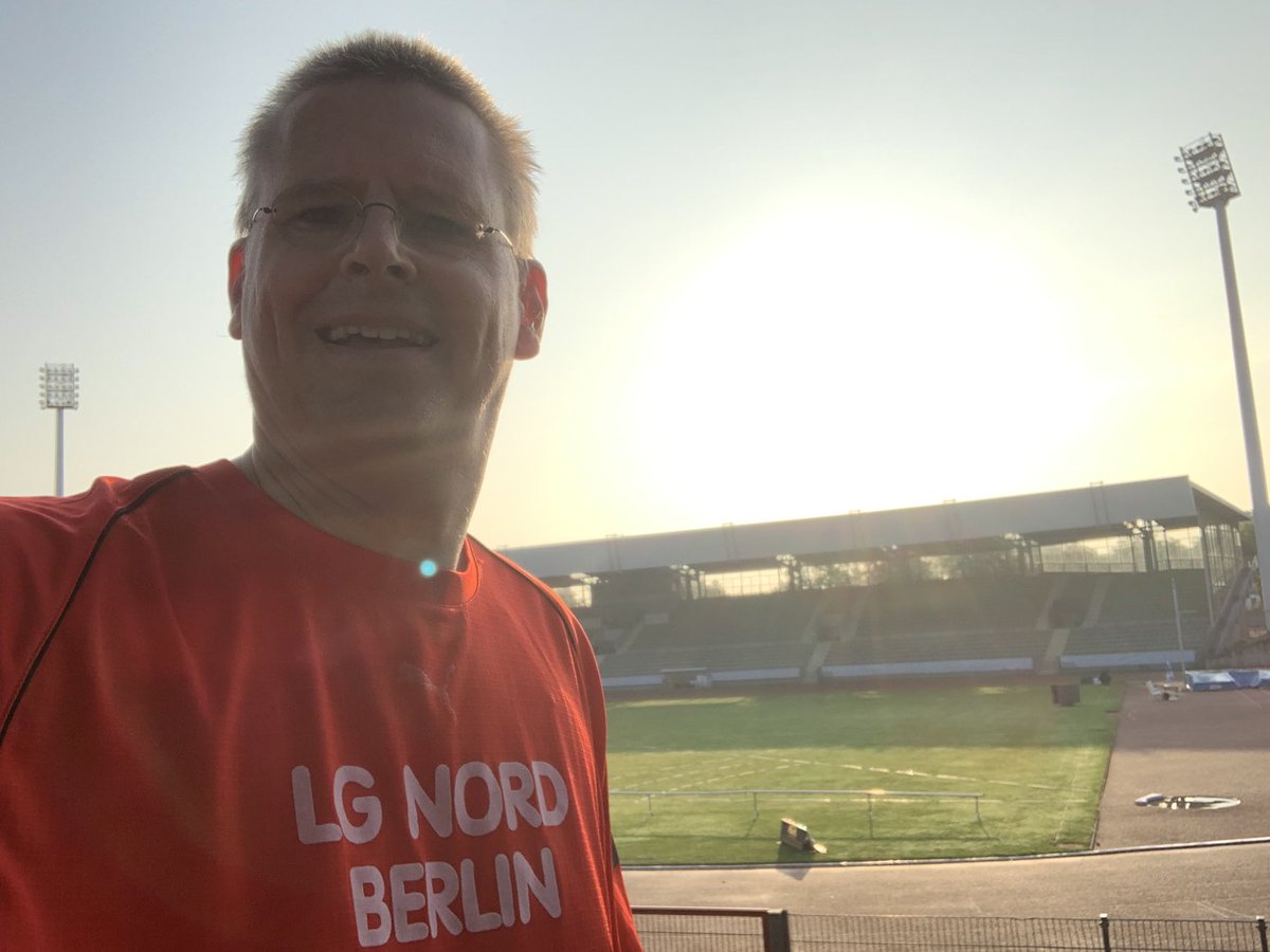 TobiasDollase's tweet photo. #HereWeGoAgain #morningRun #DMU23 #Leichtathletik #LGNordBerlin #Wattenscheid #Lohrheidestadion ⁦@sportDland⁩. https://t.co/WcVb6350vY