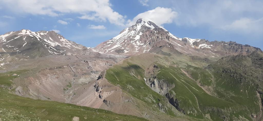 mariamardelgad1's tweet photo. First exploration of the Caucasian mountains looking for snowfinches. We definitely found a new interesting area where to start to study alpine birds. Project funded by @_OSME. Gaumarjos! https://t.co/jOiZqaIxKs