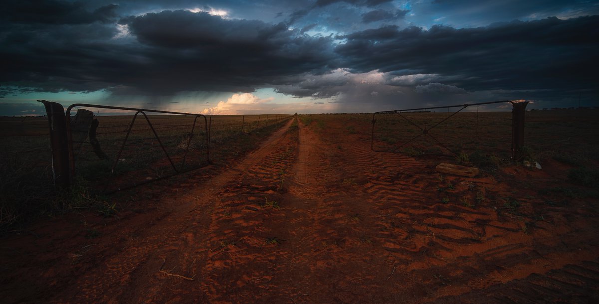 danielp43804754's tweet photo. #showers in the #desert https://t.co/vOfIPmliTG