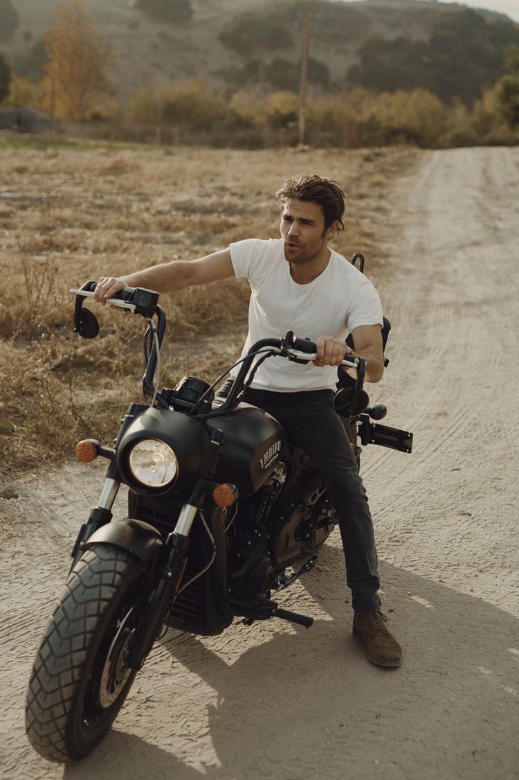 Joyeux anniversaire à cette merveilleuse personne. ⁦<a href="/paulwesley/">Paul Wesley</a>⁩ 🎂 🥳