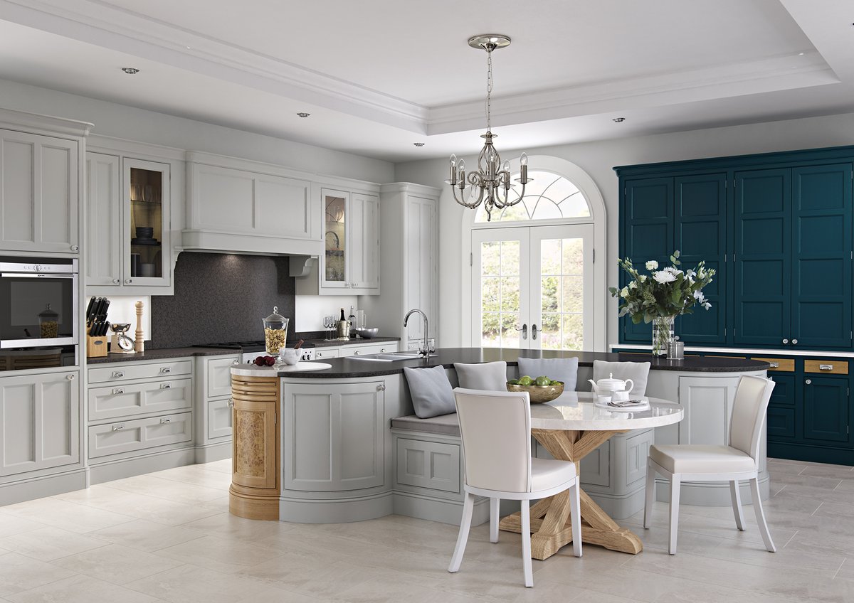 The stunning Molson kitchen that combines both traditional and contemporary elements, is a versatile design, suitable for all tastes.

📷 @Aisling_Artisan 

#frederickgeorgekitchens #kitchendesign #kitchendresser #bespokekitchen #bluekitchen #drinkscabinet