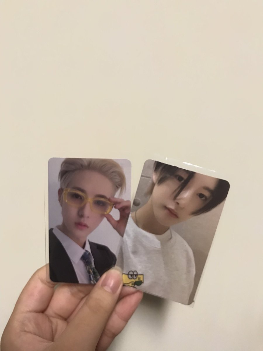 엔시티 런쥔 포카 양도해요 ! 

일괄로만 양도 합니다 

반택비 포함 가격으로 제시해서 디엠주세용 

하자없고 덤 많이 드려용