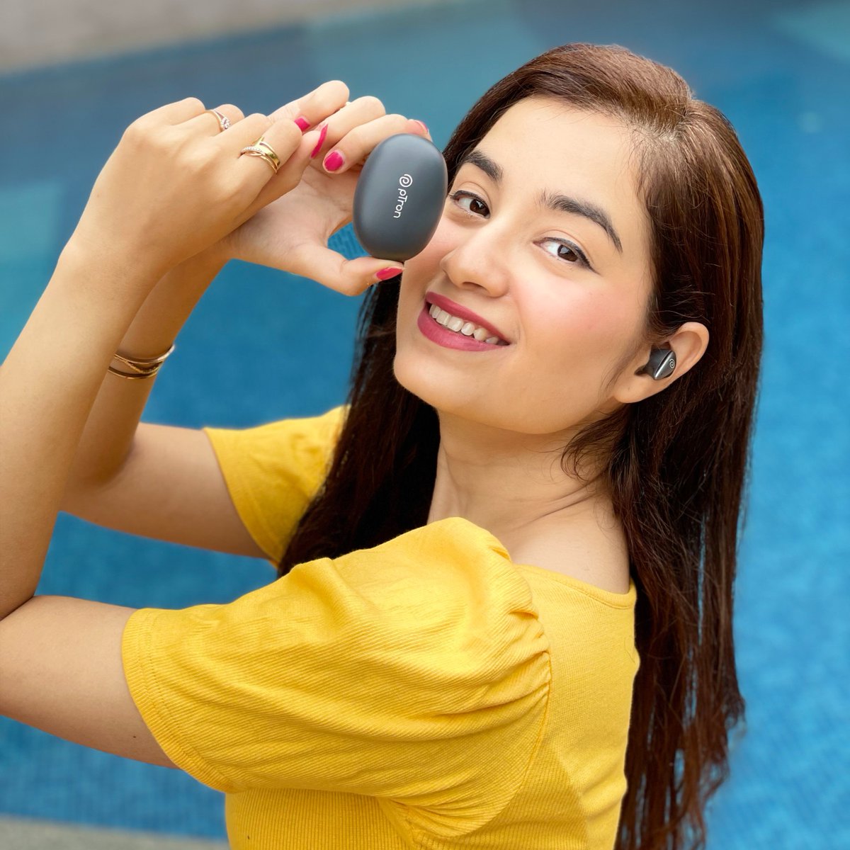 pTronIndia's tweet photo. These earbuds are the perfect addition to your beach wardrobe πβοΈ Hai na?!!
#BassbudsWave #PlayTheWave #pTronEveryday https://t.co/yBYlGDBJl1