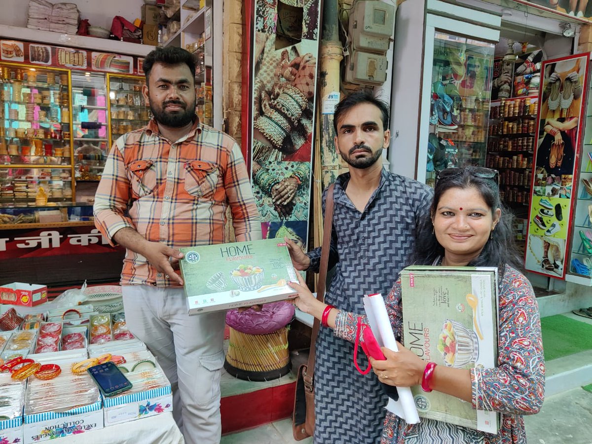 mahilahsg's tweet photo. An awareness campaign on "No to Single-use plastic" was conducted on 22nd July by MHT with the support of Jodhpur Municipal Corporation South (MCJS) and 92FM in BJS Colony Jodhpur. 
#notoplastic #mahilahousingtrust  #jodhpur #MCJS #92fm #climatechange @Bijalb_15 
@SirazHirani https://t.co/xFQMk9WsMQ