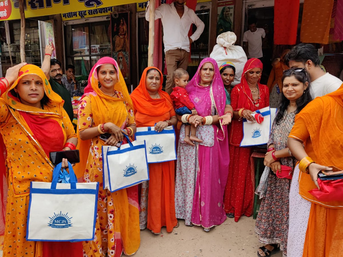 mahilahsg's tweet photo. An awareness campaign on "No to Single-use plastic" was conducted on 22nd July by MHT with the support of Jodhpur Municipal Corporation South (MCJS) and 92FM in BJS Colony Jodhpur. 
#notoplastic #mahilahousingtrust  #jodhpur #MCJS #92fm #climatechange @Bijalb_15 
@SirazHirani https://t.co/xFQMk9WsMQ