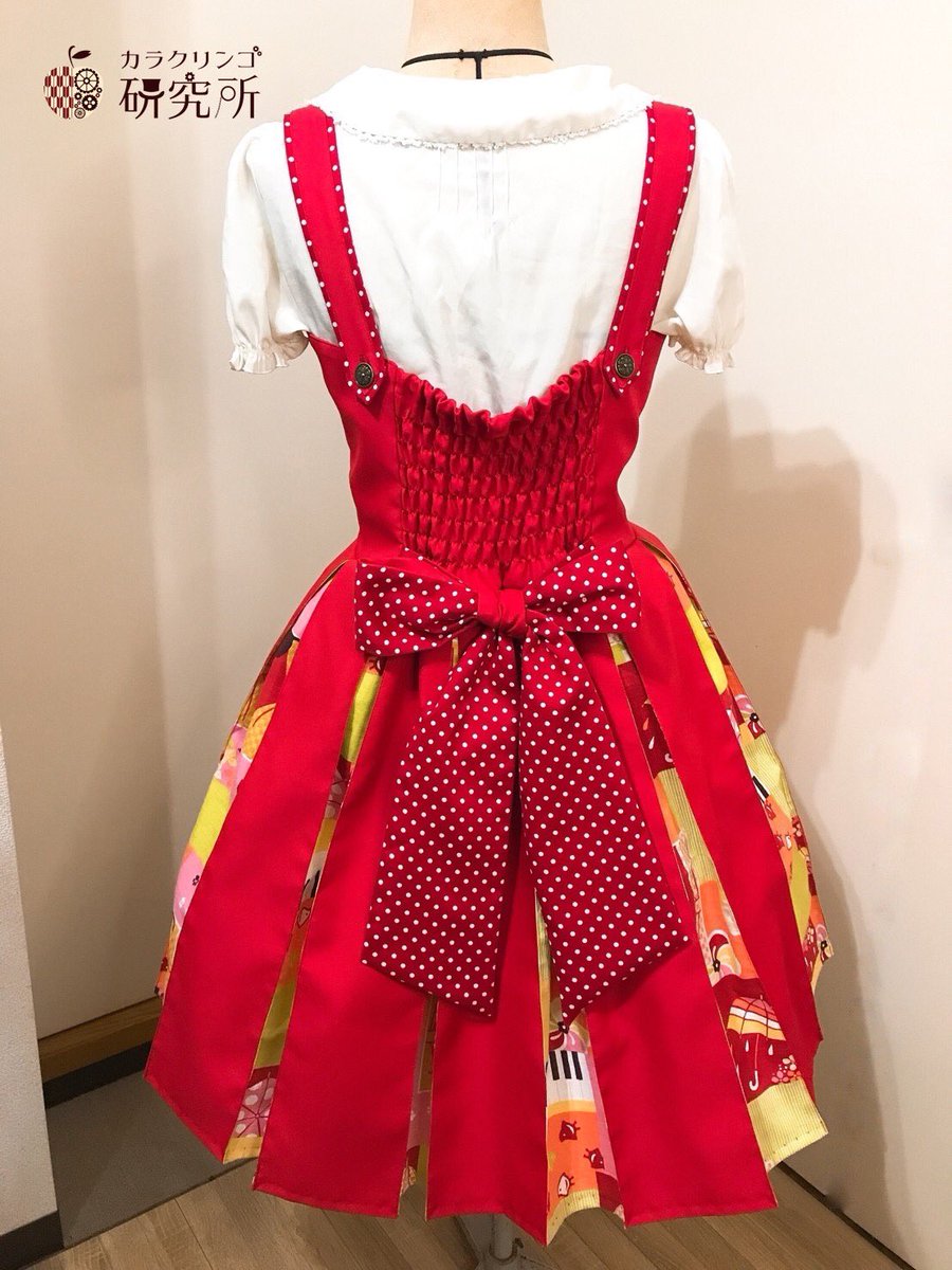 karakuringo's tweet photo. 🍎大正浪漫ジャンパースカート新色🍎

久々にJSKを、ポップなお色味で仕立ててみました🐈‍⬛🌷
ちょっと昭和レトロな雰囲気かも？
どちらも可愛く仕上がっております✨

来週あたりに小間物たちと一緒に電子販売所に追加予定です！(詳しくはまた発信します)
よろしくお願い致します🍎

#カラクリンゴ https://t.co/nkcETe4cIh